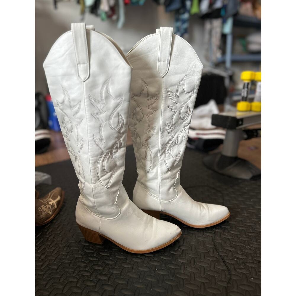 White Western Cowboy Boots Embroidered Mid-Calf Leather Look – Women’s Size 8